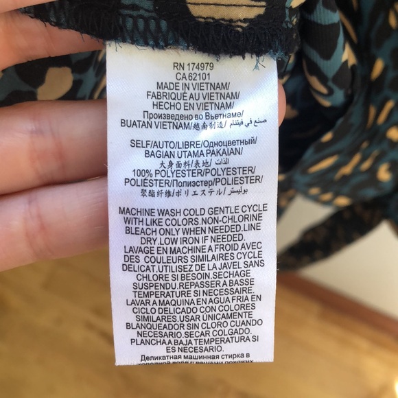 BCBGeneration leopard print bell sleeve wrap blouse size small - Picture 8 of 11